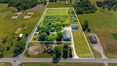/international/us/6296-mountain-road-coloma-mi-110101090317/