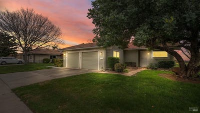 /international/us/702-yellowstone-drive-vacaville-ca-110097132762/