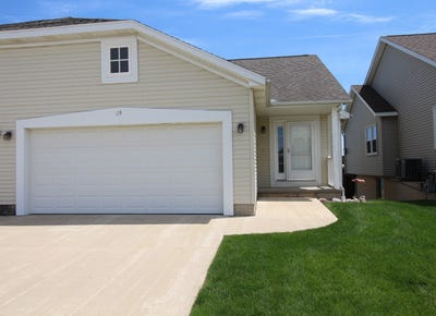 /international/us/25-oak-park-road-bloomington-il-110108221984/