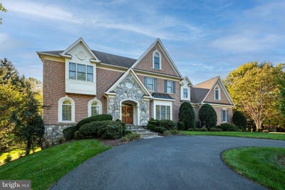 /international/us/11379-seneca-knoll-drive-great-falls-va-110107843432/