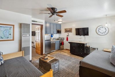 /international/us/6943-n-lake-boulevard-tahoe-vista-ca-110106371795/