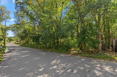 /international/us/autumn-drive-johnston-ri-110102734872/