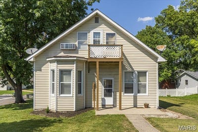 /international/us/214-e-market-street-columbia-il-110108380704/