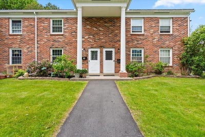 /international/us/425-dorset-street-south-burlington-vt-110108498464/