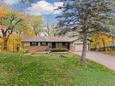 /international/us/7513-maplewood-drive-maple-grove-mn-110120623209/