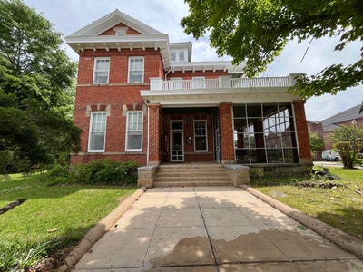 /international/us/300-n-huntington-st-kosciusko-ms-110107535625/