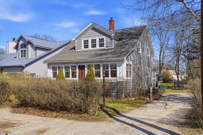 /international/us/33-walnut-street-rochester-nh-110107775914/