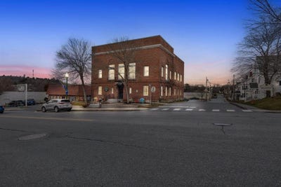 /international/us/192-main-street-ellsworth-me-110096064275/