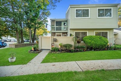 /international/us/204-springmeadow-drive-holbrook-ny-110120489228/