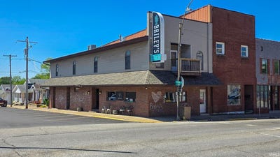 /international/us/1-w-main-street-albion-il-110108151247/