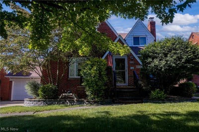/international/us/6110-hollywood-drive-parma-oh-110108551898/