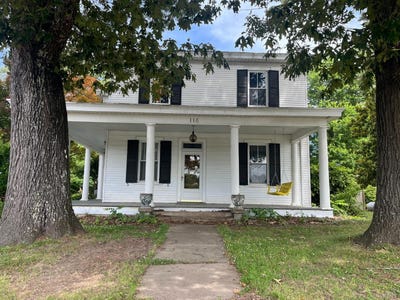 /international/us/116-charlotte-street-brookneal-va-110104433138/