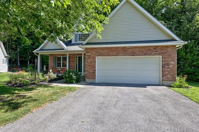 /international/us/10-rose-ridge-court-saratoga-springs-ny-110119683490/