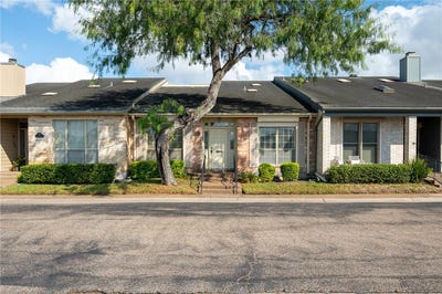 /international/us/69-lake-shore-drive-corpus-christi-tx-110103987142/