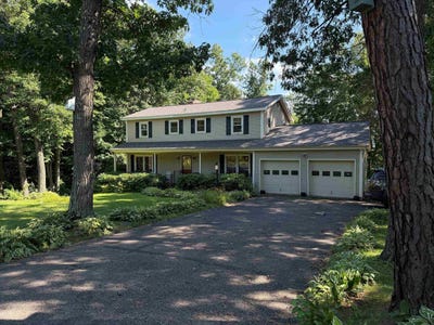 /international/us/15-skyline-drive-essex-vt-110109994733/