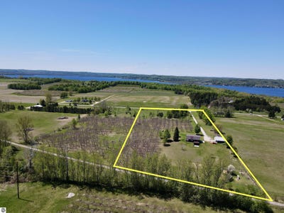 /international/us/7825-s-lake-leelanau-drive-traverse-city-mi-110108194415/