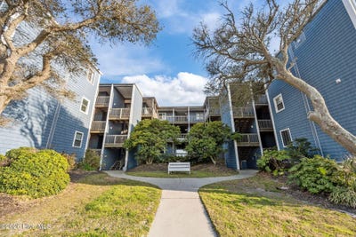 /international/us/2196-new-river-inlet-road-north-topsail-beach-nc-110106849025/