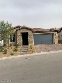 /international/us/92-lake-oasis-street-henderson-nv-110108239641/