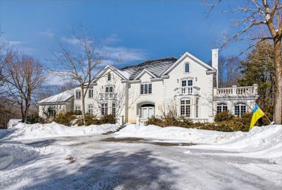 /international/us/20-wildwood-lane-scarborough-me-110107401642/