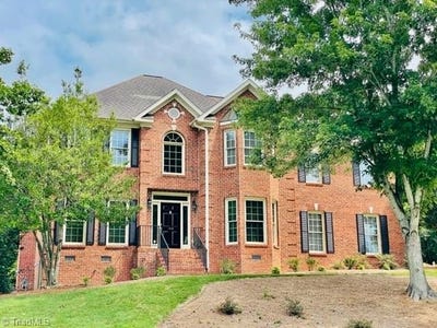 /international/us/104-castleton-place-jamestown-nc-110107308653/