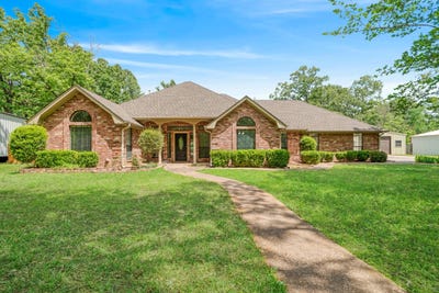 /international/us/212-wooded-hills-drive-powderly-tx-110107519093/