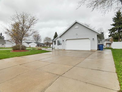 /international/us/702-carol-lane-pulaski-wi-110103201968/