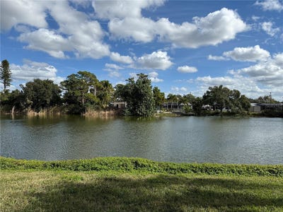/international/us/5697-ashton-lake-drive-sarasota-fl-110110371717/