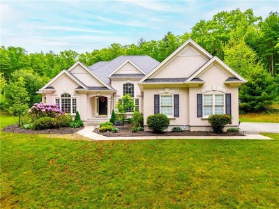 /international/us/4-hart-pond-drive-north-smithfield-ri-110108280217/