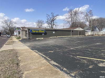 /international/us/523-caroline-street-pekin-il-110098186636/