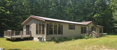 /international/us/8494-starvation-lake-road-mancelona-mi-110109622527/