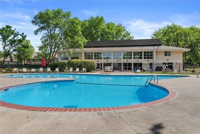 /international/us/10840-rockford-road-plymouth-mn-110108879870/