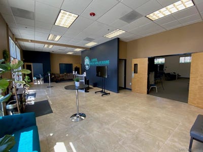 /international/us/861-harold-place-chula-vista-ca-110095823428/