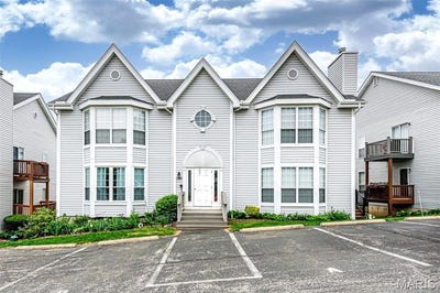 /international/us/1708-whispering-creek-drive-ballwin-mn-110107403587/