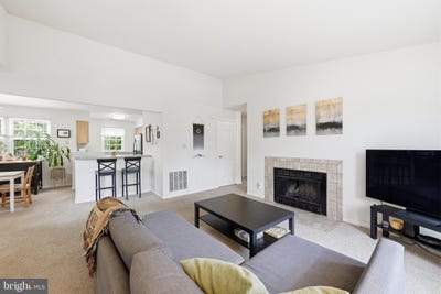 /international/us/630-b-rose-hollow-drive-yardley-pa-110119602300/