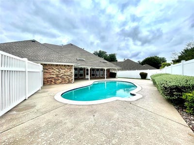 /international/us/1106-pebble-beach-court-mansfield-tx-110098956701/