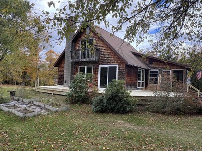 /international/us/2390-dart-hill-road-bethel-vt-110120465562/