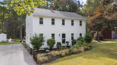 /international/us/23-carriage-way-scarborough-me-110119733787/