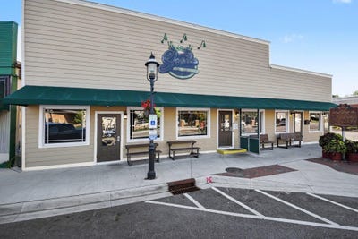 /international/us/17-19-s-high-street-canal-winchester-oh-110110196563/