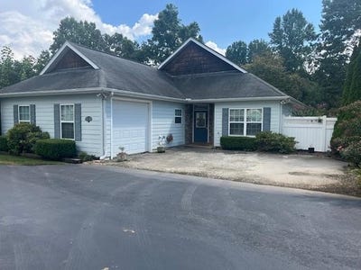 /international/us/422-longview-circle-hiawassee-ga-110101839474/