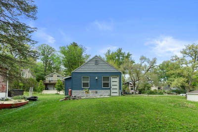 /international/us/323-oak-ridge-dr-twin-lakes-wi-110108079808/