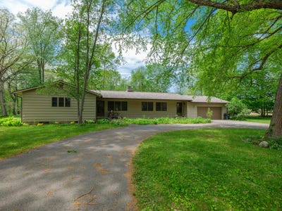 /international/us/726-sycamore-bend-plainwell-mi-110108265652/