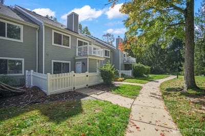 /international/us/53-foxtail-lane-south-brunswick-nj-110120630495/