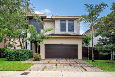 /international/us/16175-sw-136th-ter-miami-fl-110101170588/