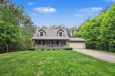 /international/us/16519-riley-street-holland-mi-110108351767/