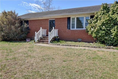 /international/us/44-n-court-street-windsor-va-110109243958/