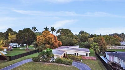 /international/us/13945-n-miami-avenue-miami-fl-110106475571/
