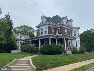/international/us/301-e-19th-st-chester-pa-110099336158/