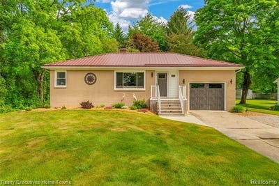 /international/us/2640-huckleberry-lane-port-huron-twp-al-110108755005/