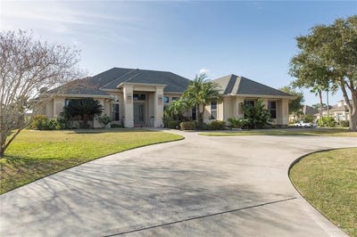 /international/us/15-whooping-crane-drive-laguna-vista-tx-110106584335/
