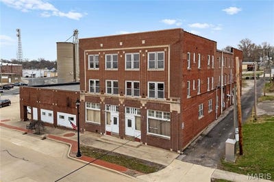 /international/us/612-w-gallatin-street-vandalia-il-110098348423/